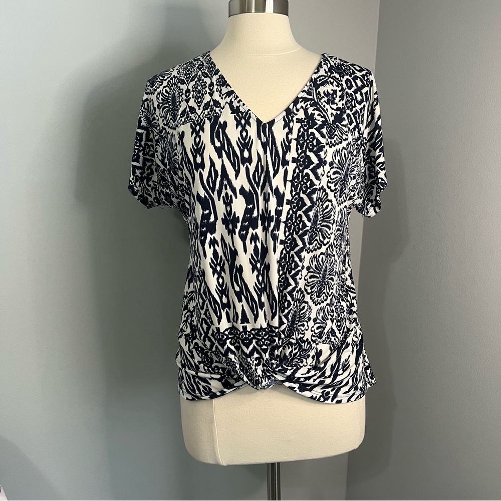 West K Size L Navy White Abstract Floral V-Neck Short Sleeve Tie Waist Blouse